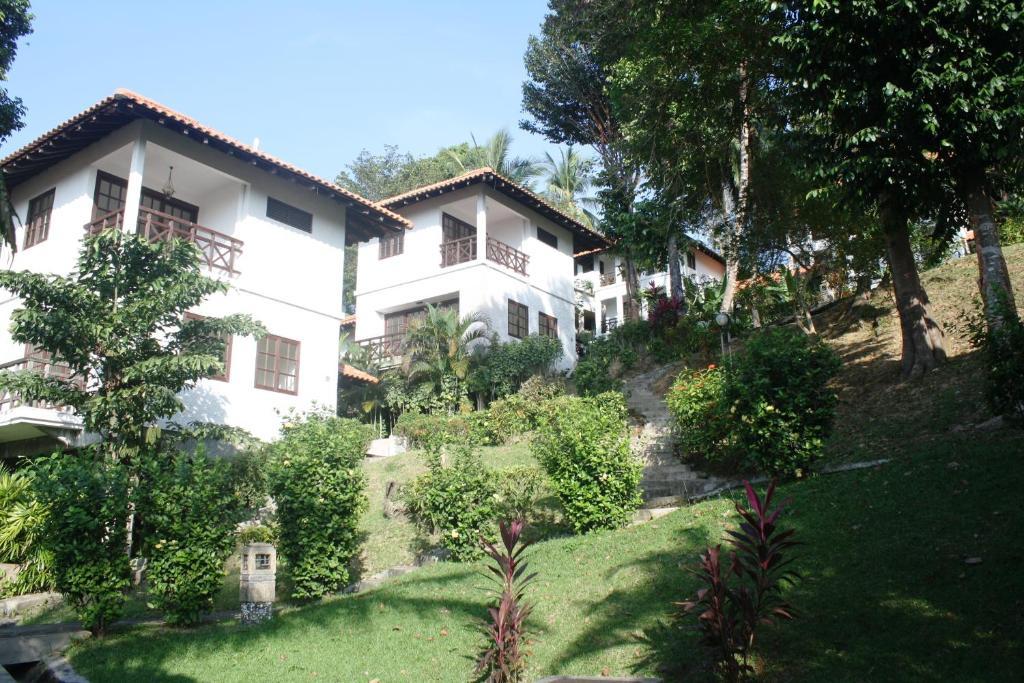 Three-Bedroom Chalet with Garden View